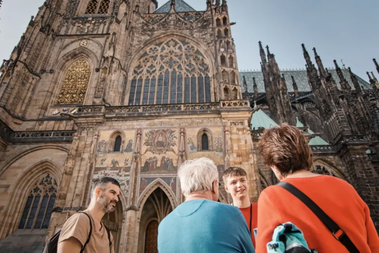 Prague Full-Day Sightseeing Tour with Cruise and Lunch