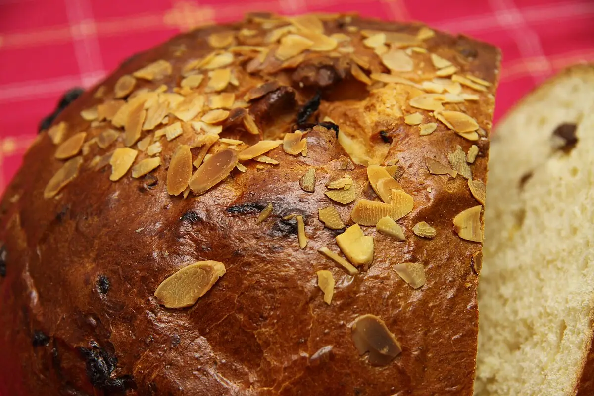 mazanec, czech easter pastry